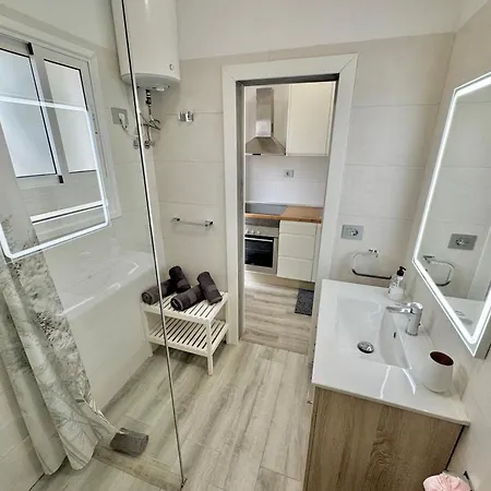 Bluewaves Terrace Apartment